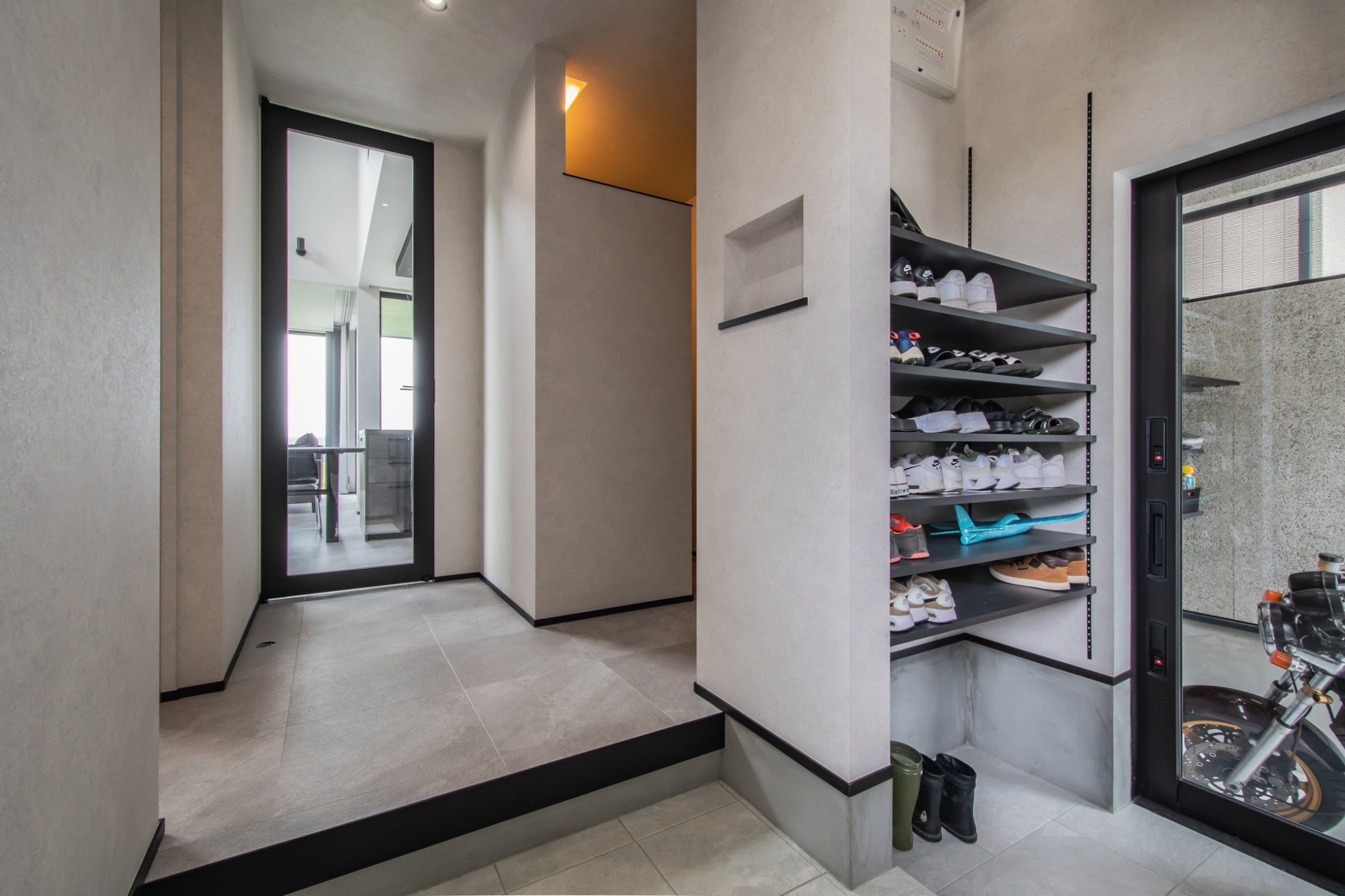 フルハイトドア（神谷コーポレーション:CUBE）